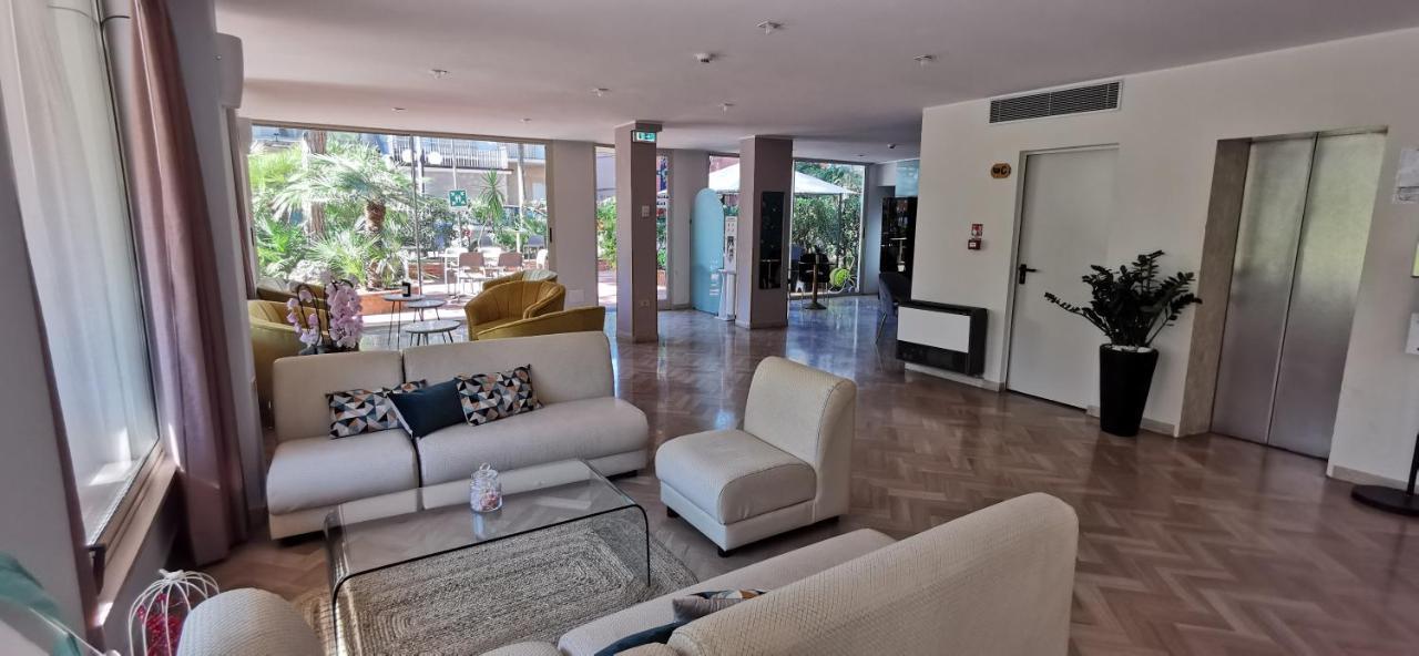 Aura Living Hotel ريميني المظهر الخارجي الصورة