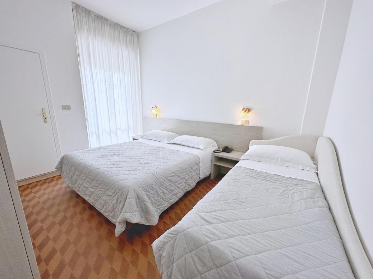 Aura Living Hotel ريميني المظهر الخارجي الصورة